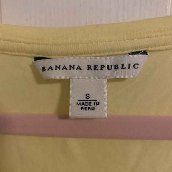 Banana Republic yellow shirt sleeve t-shirt - Picture 3 of 3